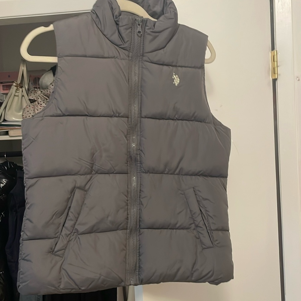 polo vest grey and white